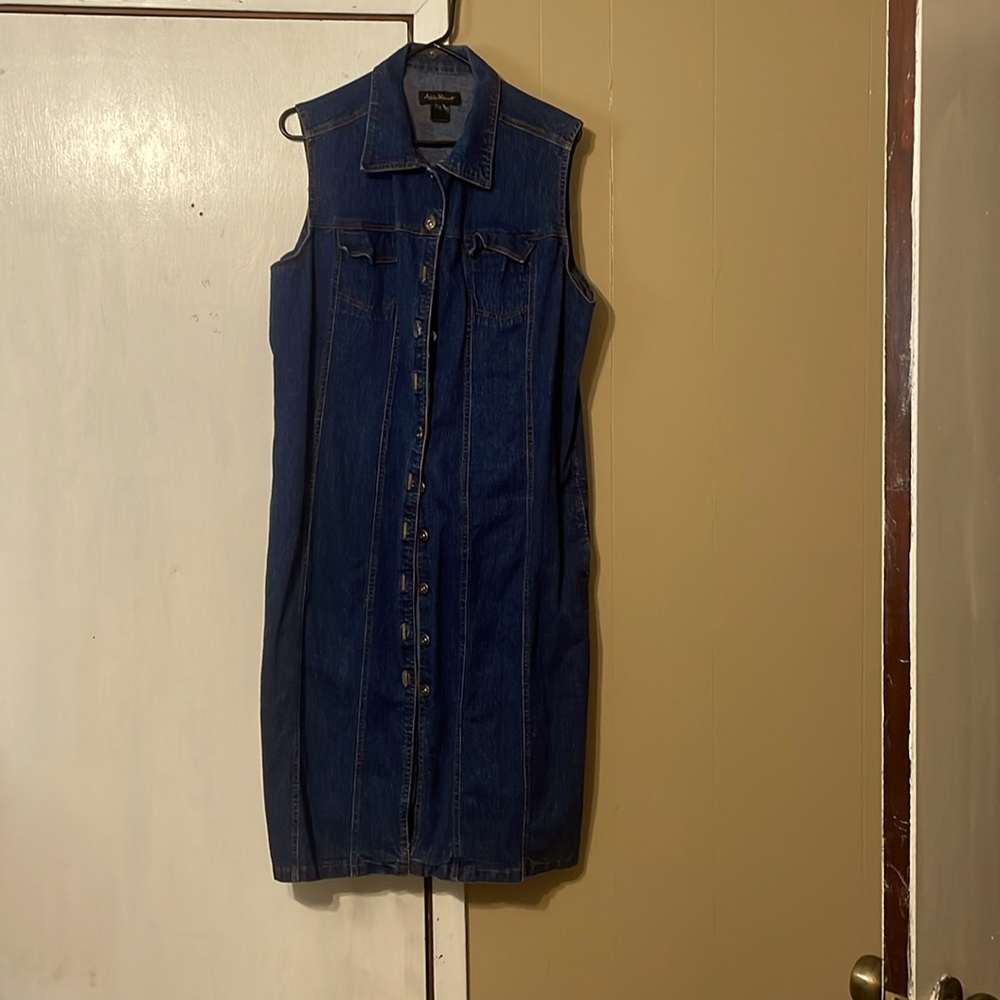 No sleeves Jean dress in perfect condition very heavy with pockets size large.